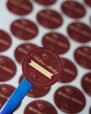 ✨ Toto sú nálepky, ktoré robím s láskou – a pre niekoho, kto ju dáva ďalej. Miškine oblátky patria medzi mojich...